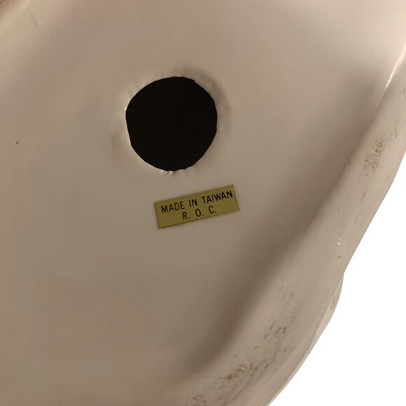 Vintage White Ceramic Porcelain Green Eyed Cat Lying Down Collectible Decor - Picture 8 of 8